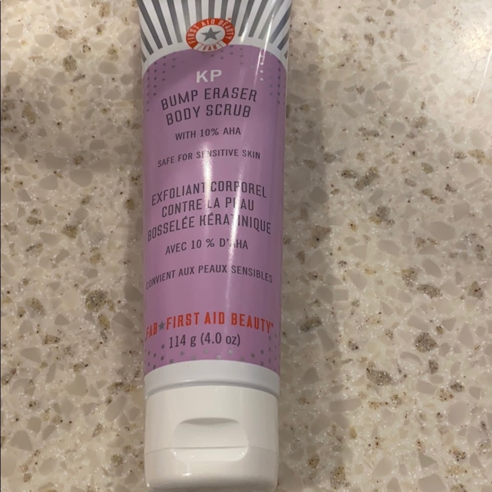 kP bump eraser body scrub 10% AHA First aid beauty